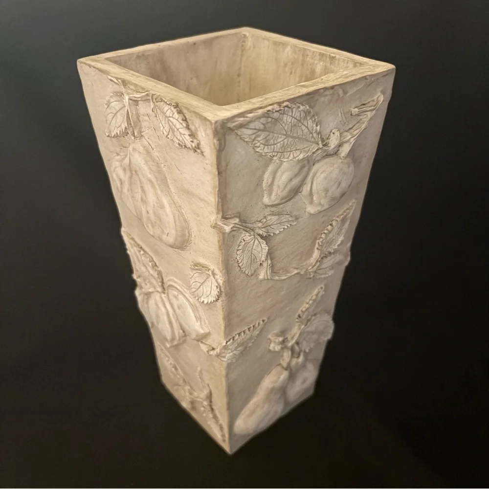 Vintage Hen Feathers Vase 9” Raised Fruit Country Estate - Ralph Lauren Decor